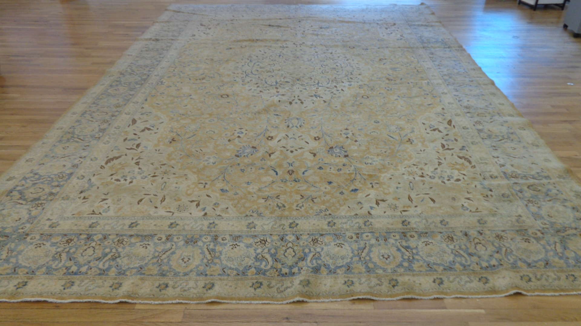 24997 Antique Persian Tabriz carpet 10,8 x 15,8